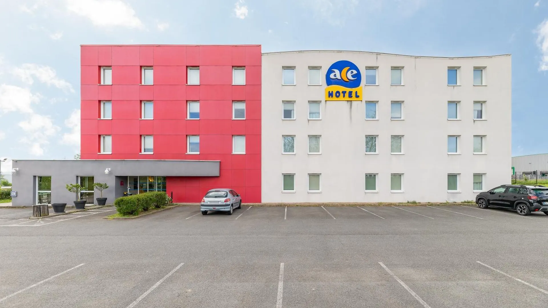 ***  Ace Hotel Roanne Mably France